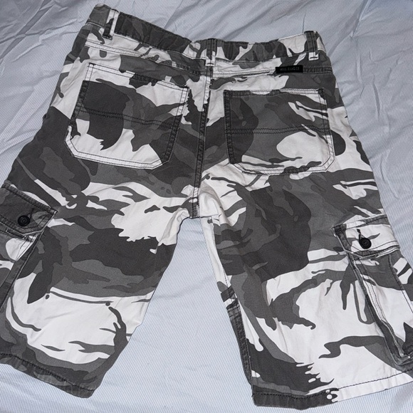 Multi-sex camo jorts; vintage - Picture 2 of 3